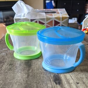 NWOT Set of Two Snack Cups with Handles - Green and Blue